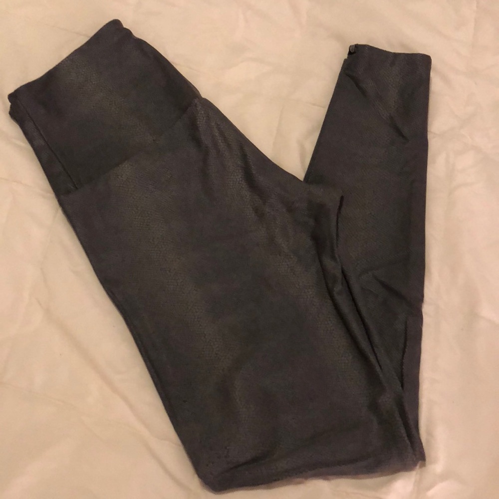 Onzie yoga pants size S/M